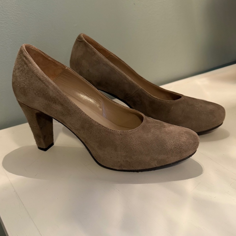 Cordani Suede Heels in Warm Gray Size 40 NWOT